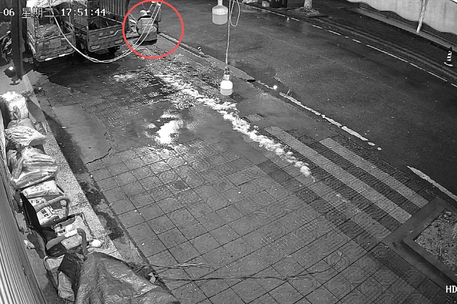 带娃放烟花引发大火，致损超80万元！女子获刑