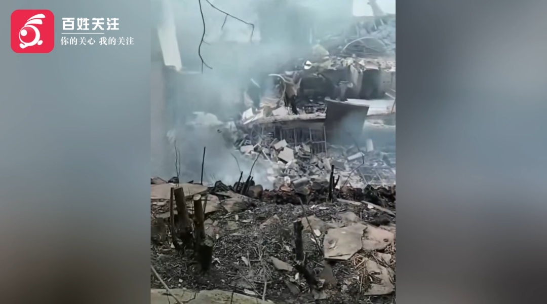 老人家中起火致30多万元现金被烧毁,家属称原计划3月去存钱,现准备送到银行尝试兑换 老人家中起火致30多万元现金被烧毁,家属称原计划3月去存钱,现准备送到银行尝试兑换