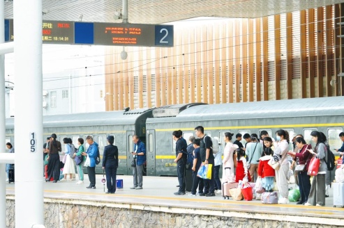 春节假期海南环岛高铁共计发送旅客超160万人次