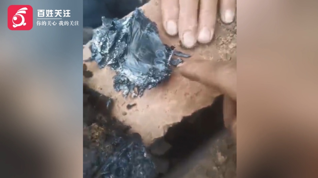 老人家中起火致30多万元现金被烧毁,家属称原计划3月去存钱,现准备送到银行尝试兑换 老人家中起火致30多万元现金被烧毁,家属称原计划3月去存钱,现准备送到银行尝试兑换