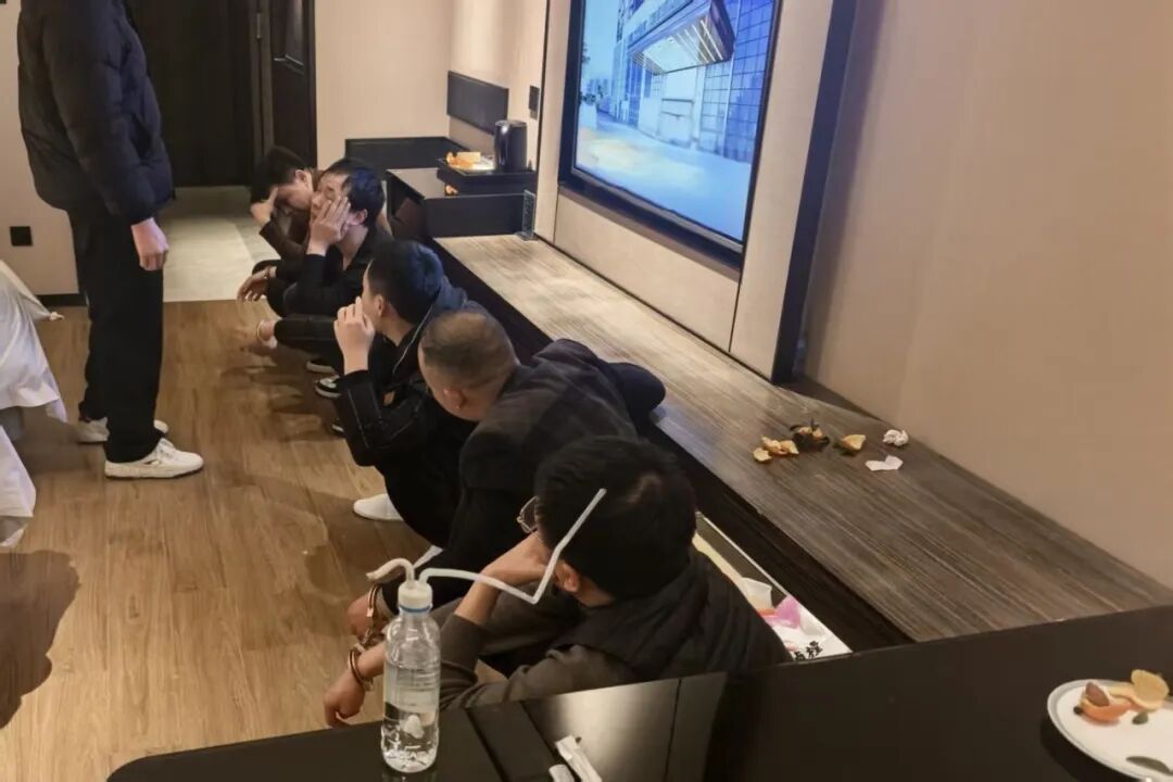 雷霆出击!警方捣毁多个贩毒团伙、抓获15人! 雷霆出击!警方捣毁多个贩毒团伙、抓获15人!