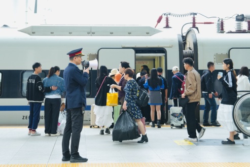 春节假期海南环岛高铁共计发送旅客超160万人次