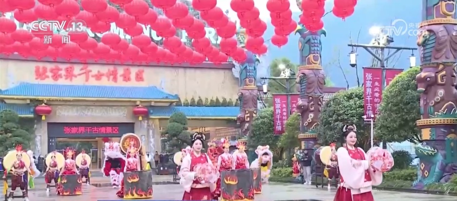 逛古城、品美食、看非遗 外国游客沉浸式体验“中国年” 足迹遍布107个城市