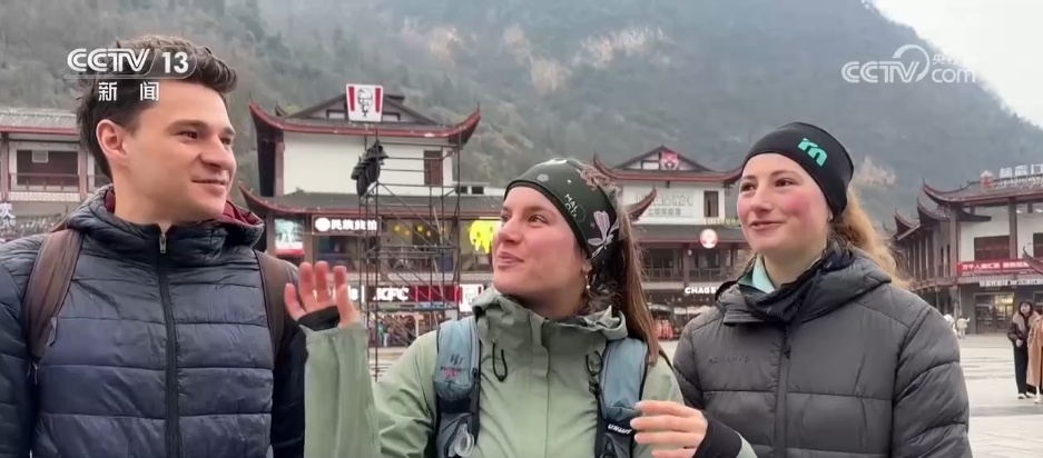 逛古城、品美食、看非遗 外国游客沉浸式体验“中国年” 足迹遍布107个城市