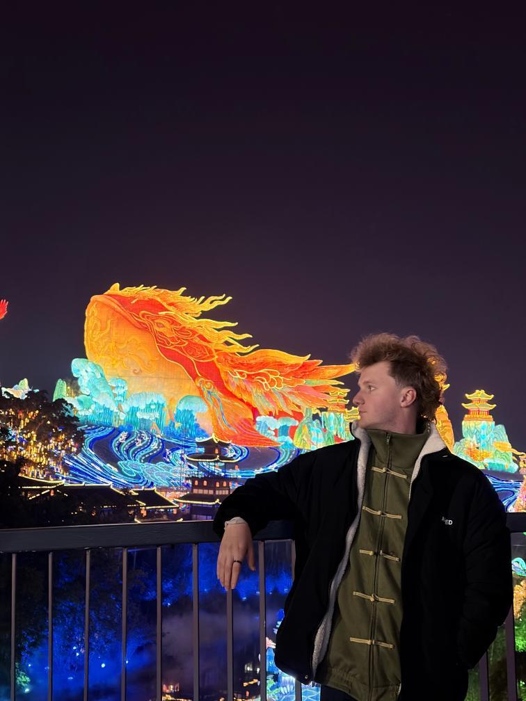 赏非遗、游古镇、品民俗 外国留学生“解锁”中国年