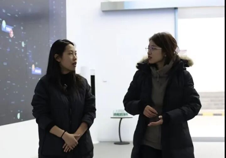 “赛博快递员”年货配送忙