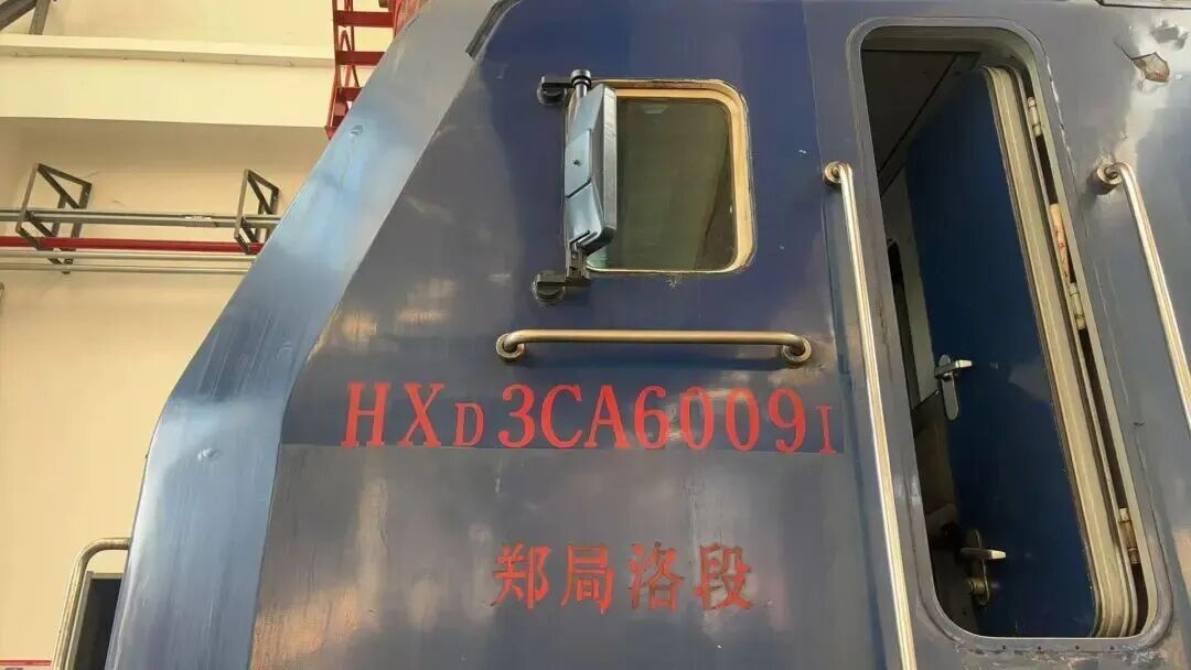 百万网友看过的火车“揉眼睛”，到底怎么个事？