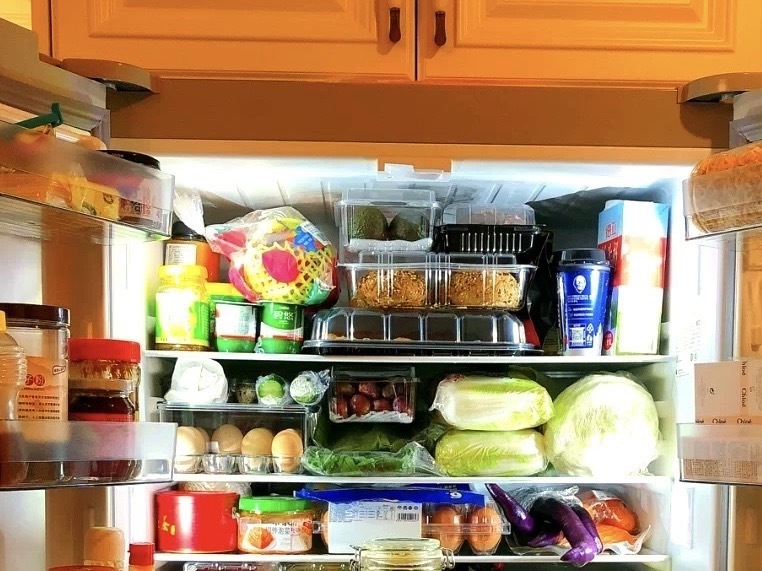 年夜饭舍不得倒放冰箱吃好几天，64岁老人高烧抽搐患上脑膜炎，医生：冰箱不是保险箱