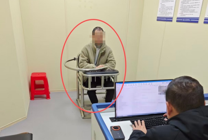 男子网恋的“女友”自首了！