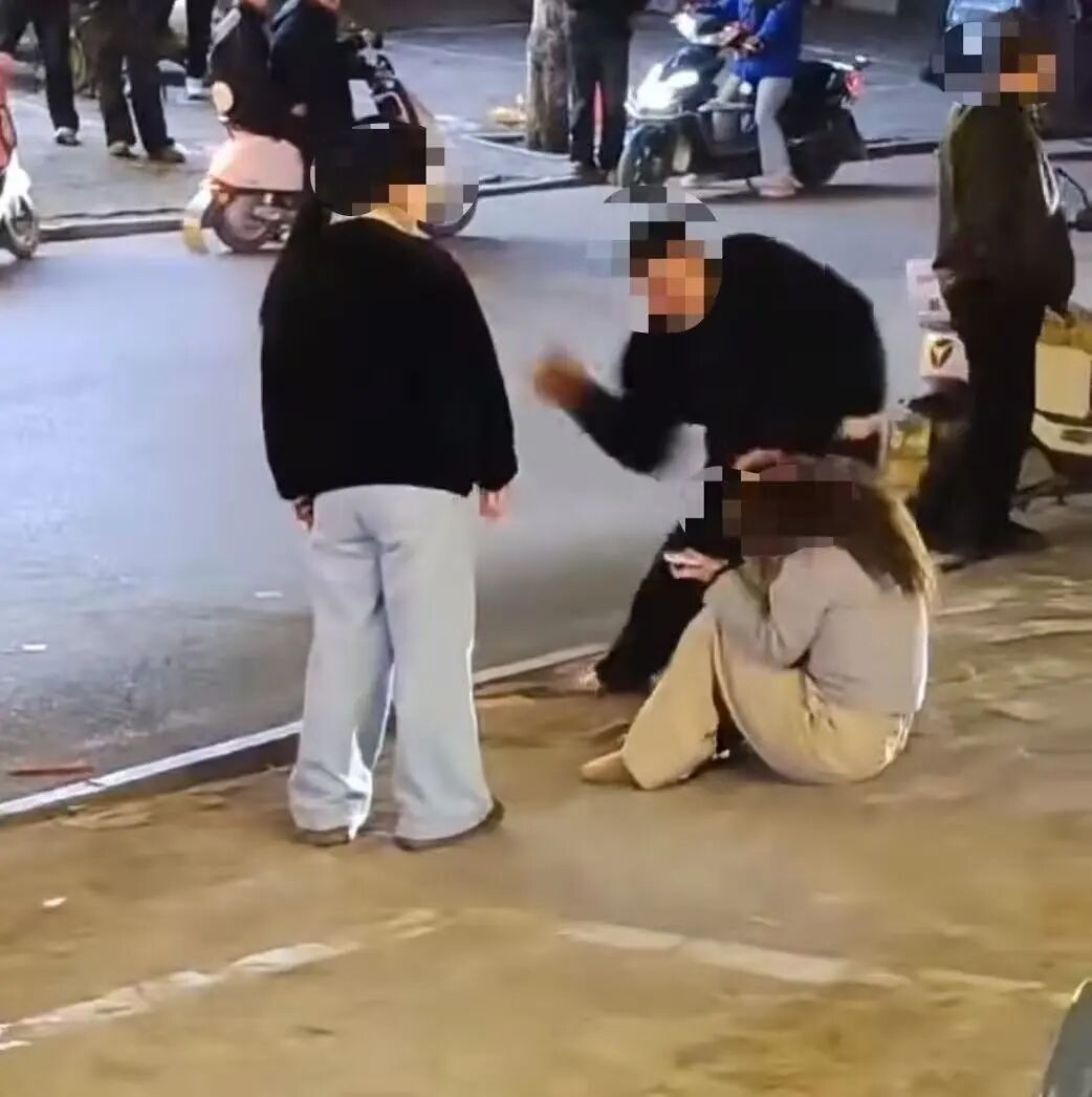 全网震怒!打人夫妻,被批捕 全网震怒!打人夫妻,被批捕