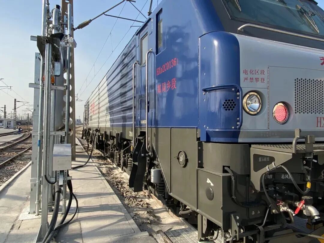 百万网友看过的火车“揉眼睛”，到底怎么个事？