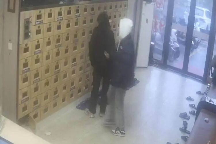 4人团伙在洗浴中心等场所偷SIM卡为境外诈骗提供通讯支撑