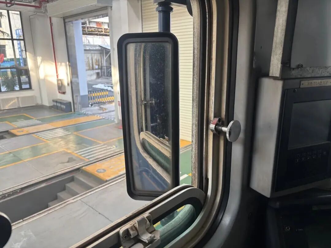 百万网友看过的火车“揉眼睛”，到底怎么个事？