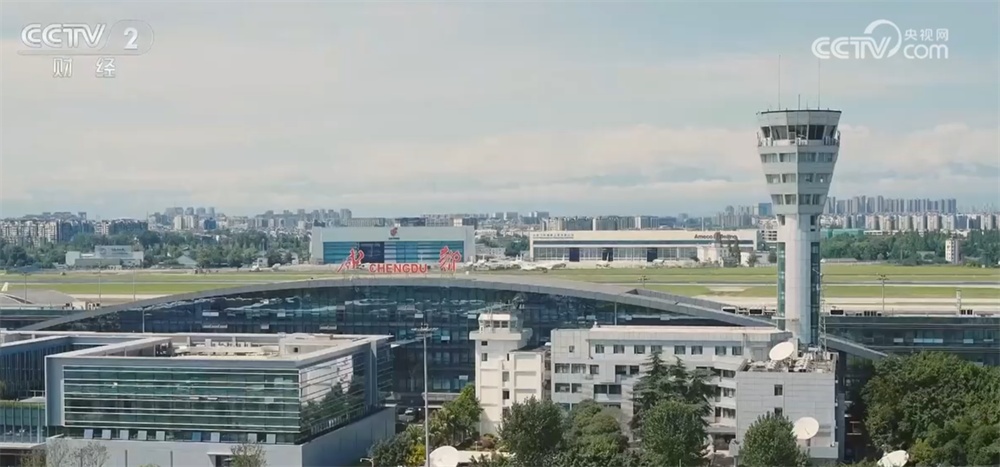 从“飞不到”变成“随便飞” “小机场”织密航线带火“年味小城”游