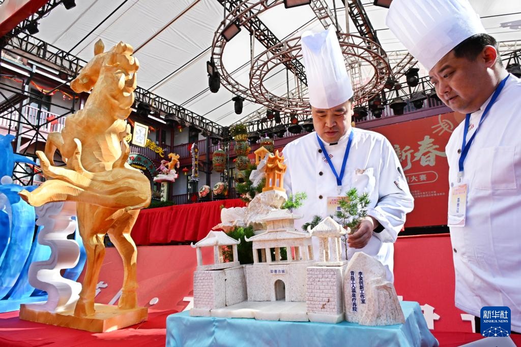 刀下生花 点食成“景” 刀下生花 点食成“景”