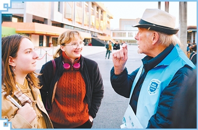 从艺术家到“雷队长”,他来景德镇当“洋景漂”30多年 从艺术家到“雷队长”,他来景德镇当“洋景漂”30多年