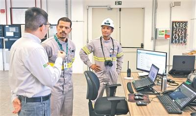 在赤道雨林守护万家灯火 在赤道雨林守护万家灯火