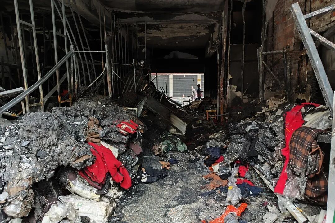 带娃放烟花，烧掉80万！女子获刑