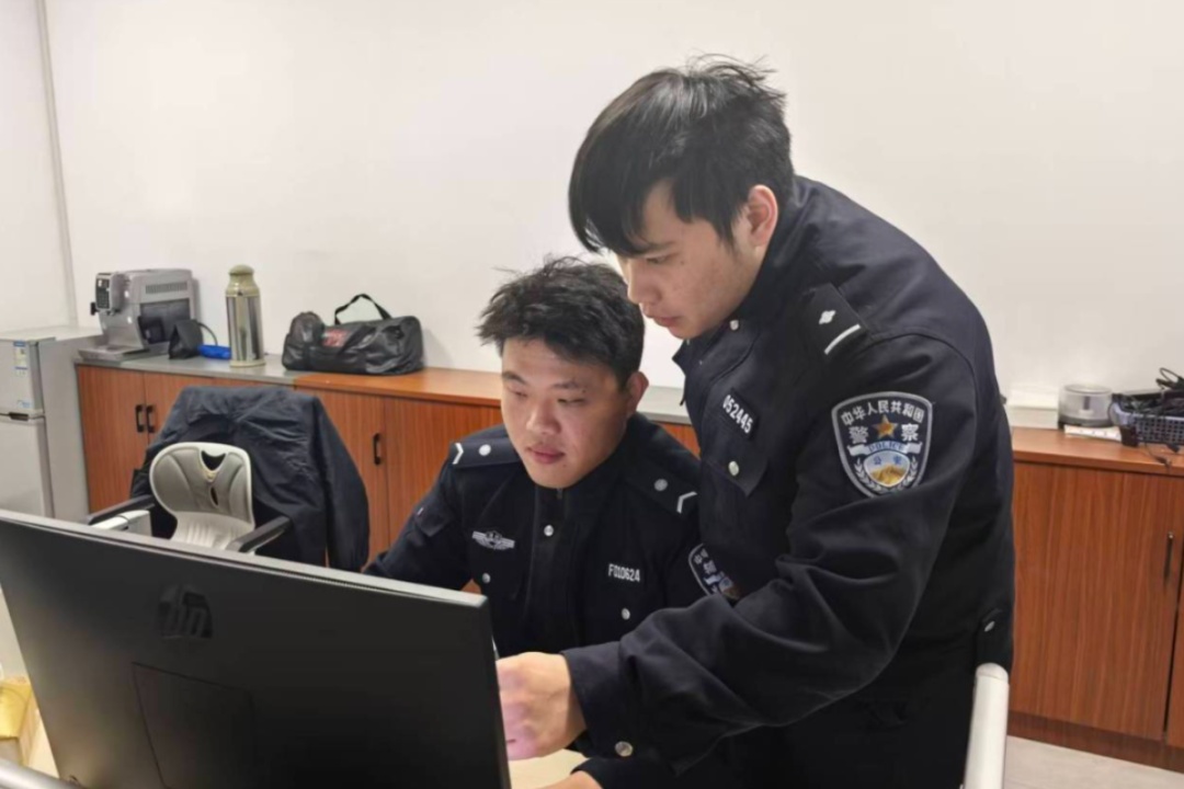 凌晨4点,民警终于找到走失的他 凌晨4点,民警终于找到走失的他