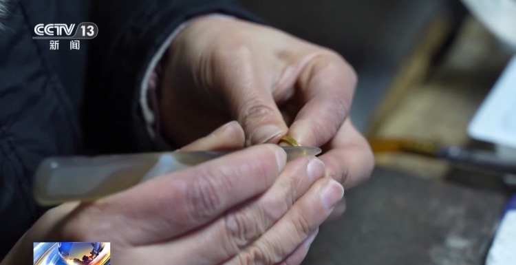 眼皮底下偷金!警惕街头“低价加工”黄金骗局 眼皮底下偷金!警惕街头“低价加工”黄金骗局