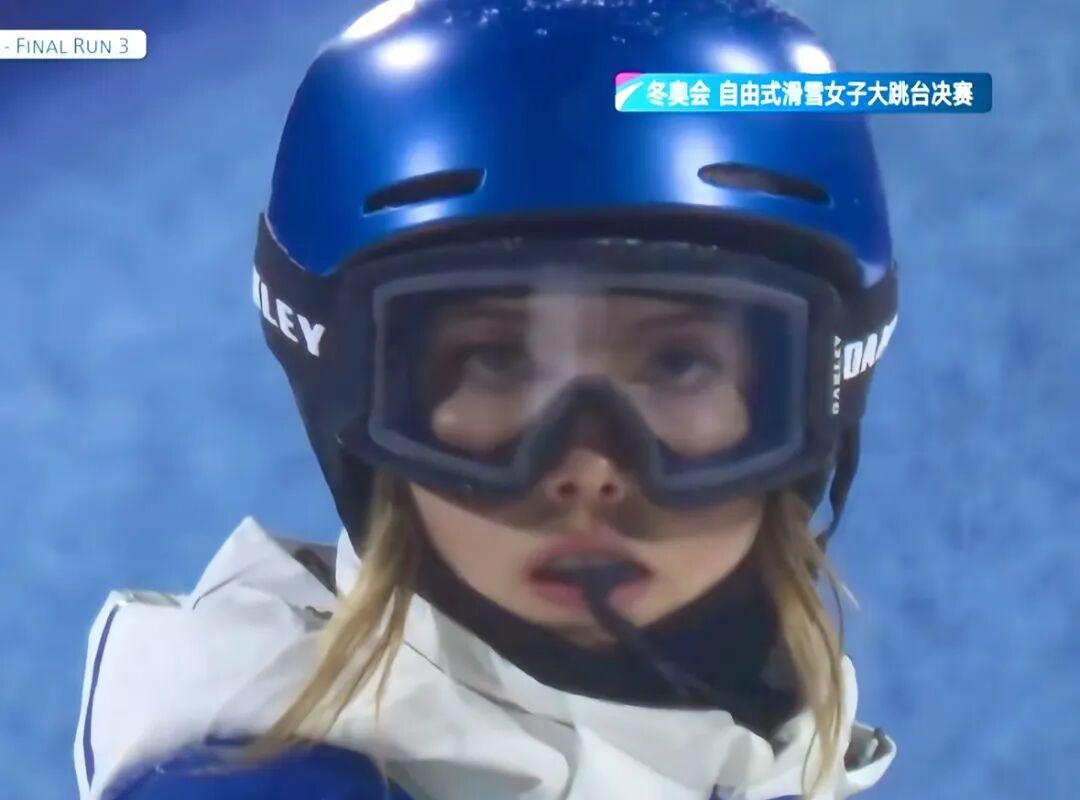 谷爱凌嘴里咬的是啥？全网好奇