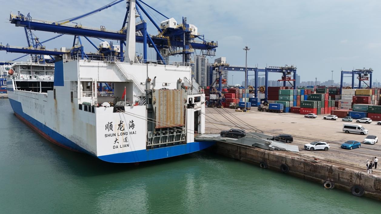 2026年春运海南“小车快递”专班开行首班船“顺龙海”轮 2026年春运海南“小车快递”专班开行首班船“顺龙海”轮