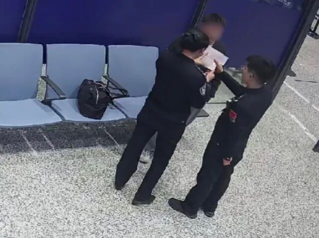 男子在杭州出境时冒用双胞胎兄弟证件 被警方一眼识破