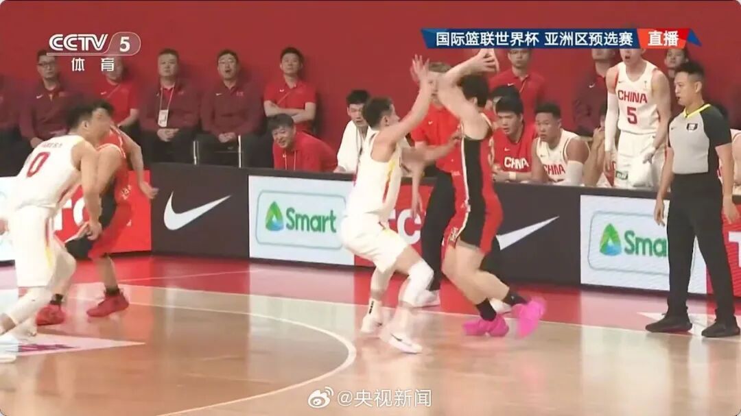 逆转战胜日本队！中国男篮半场落后14分，在日本主场上演绝地反击