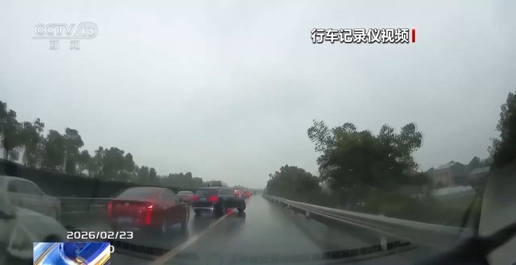 返程拥堵部分车主占用应急车道被罚!应急车道多“急”才能停? 返程拥堵部分车主占用应急车道被罚!应急车道多“急”才能停?