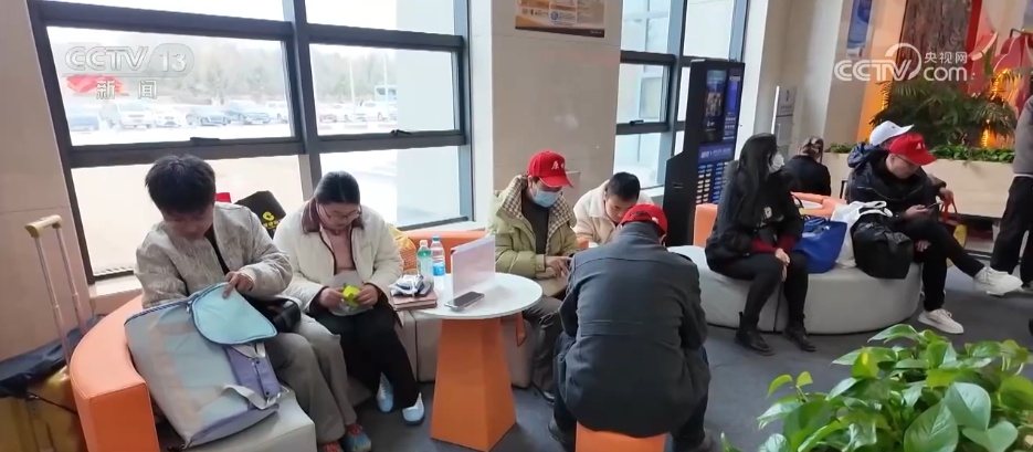 各地迎来复工返岗高峰 “春风”拉满节后复工复产的“进度条”