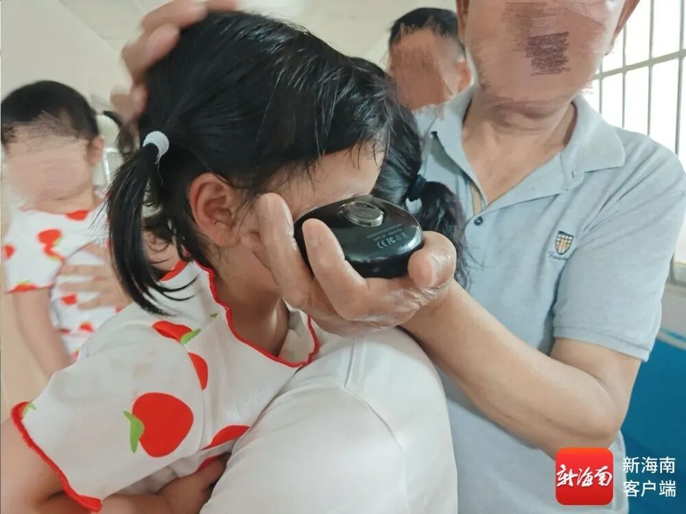 危险!女童眼皮被电动指甲刀卷入,三亚消防紧急救援 危险!女童眼皮被电动指甲刀卷入,三亚消防紧急救援