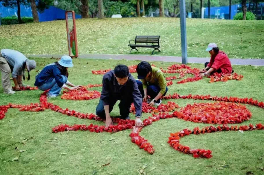 深圳公园的木棉花，开出了一匹“马”！