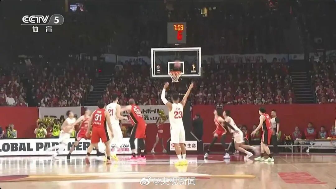 逆转战胜日本队！中国男篮半场落后14分，在日本主场上演绝地反击