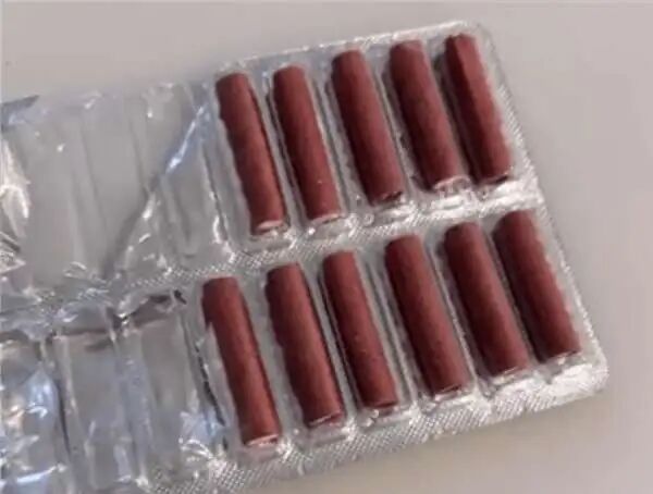 太像糖了！妈妈教孩子玩摔炮后转身，孩子误食……这些安全隐患千万别大意