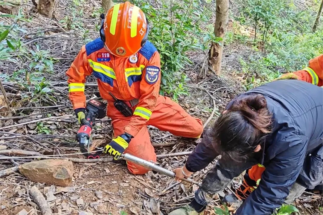 为救邻家小狗女子不慎“中招”，此前自家宠物已屡遭毒手！警惕这个“隐形杀手”