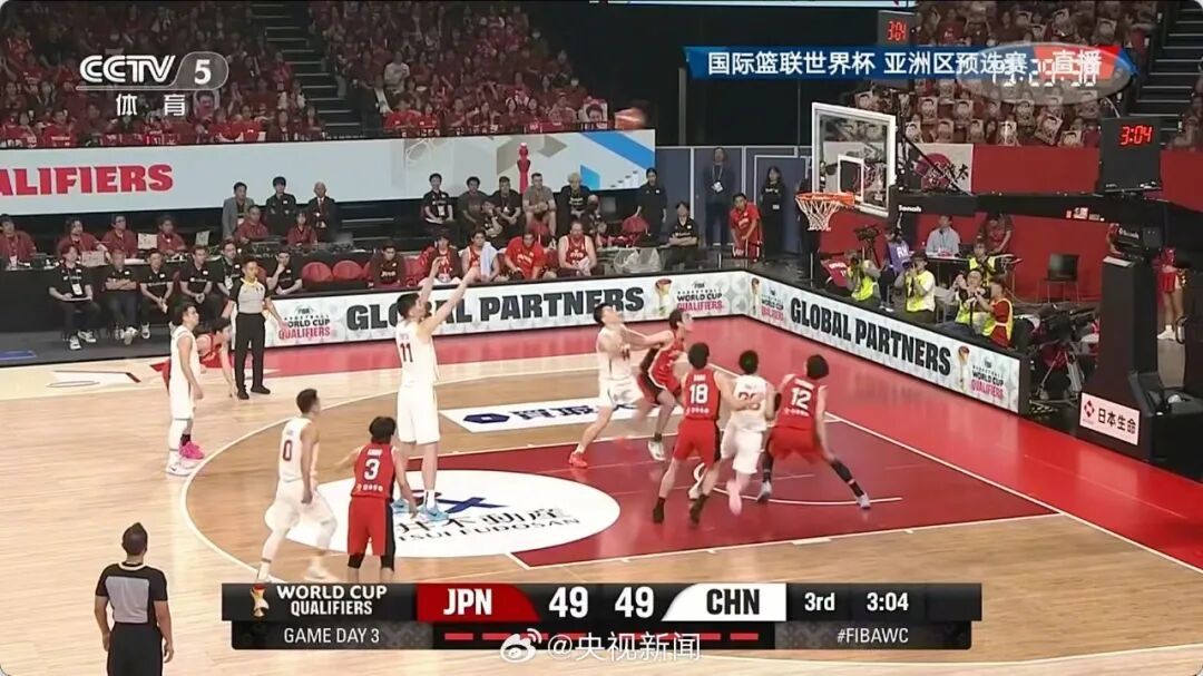 逆转战胜日本队！中国男篮半场落后14分，在日本主场上演绝地反击
