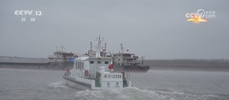 守护长江水上安澜 描绘生态发展绿色画卷