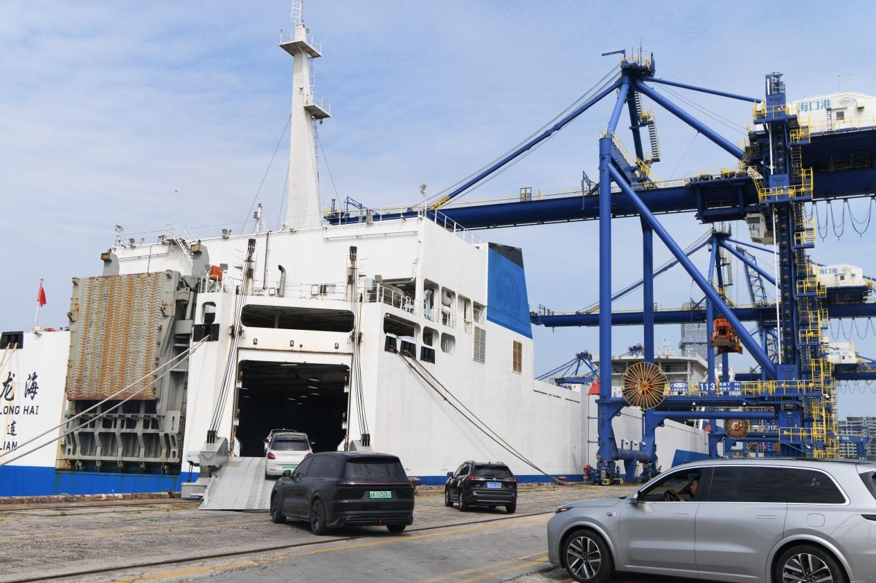 2026年春运海南“小车快递”专班开行首班船“顺龙海”轮 2026年春运海南“小车快递”专班开行首班船“顺龙海”轮