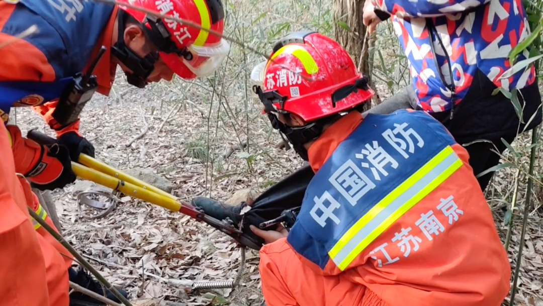为救邻家小狗女子不慎“中招”，此前自家宠物已屡遭毒手！警惕这个“隐形杀手”