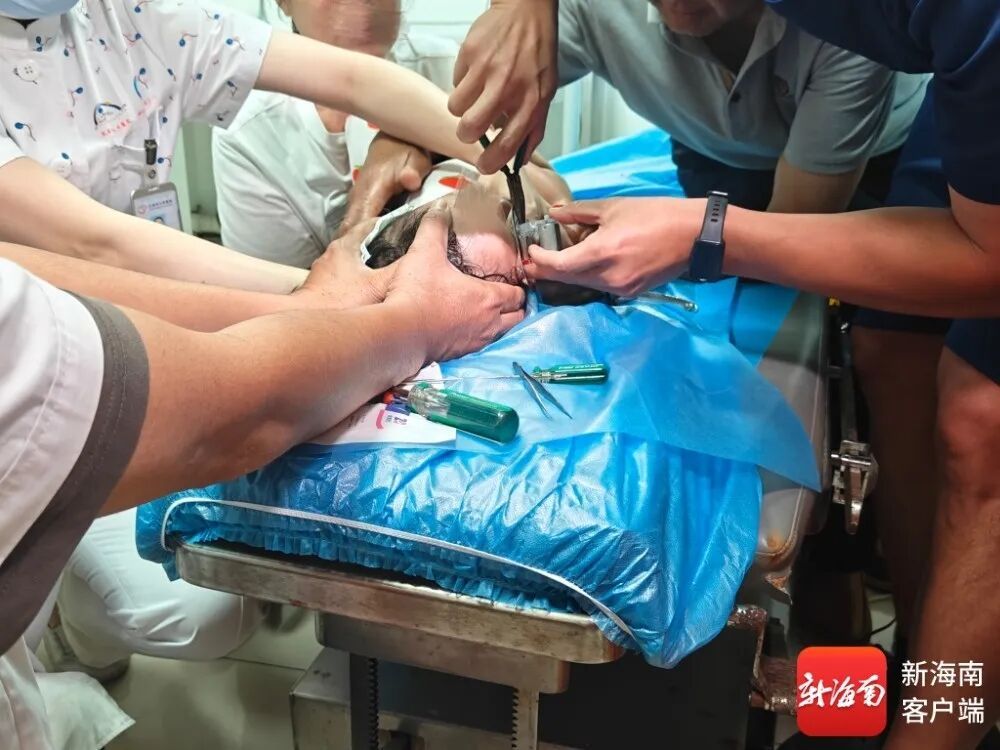 危险!女童眼皮被电动指甲刀卷入,三亚消防紧急救援 危险!女童眼皮被电动指甲刀卷入,三亚消防紧急救援