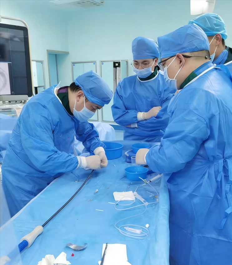 “疼死我了……”深夜男子血管“撕裂”，被紧急送进抢救室