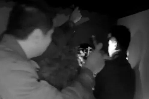 凌晨4点,民警终于找到走失的他 凌晨4点,民警终于找到走失的他