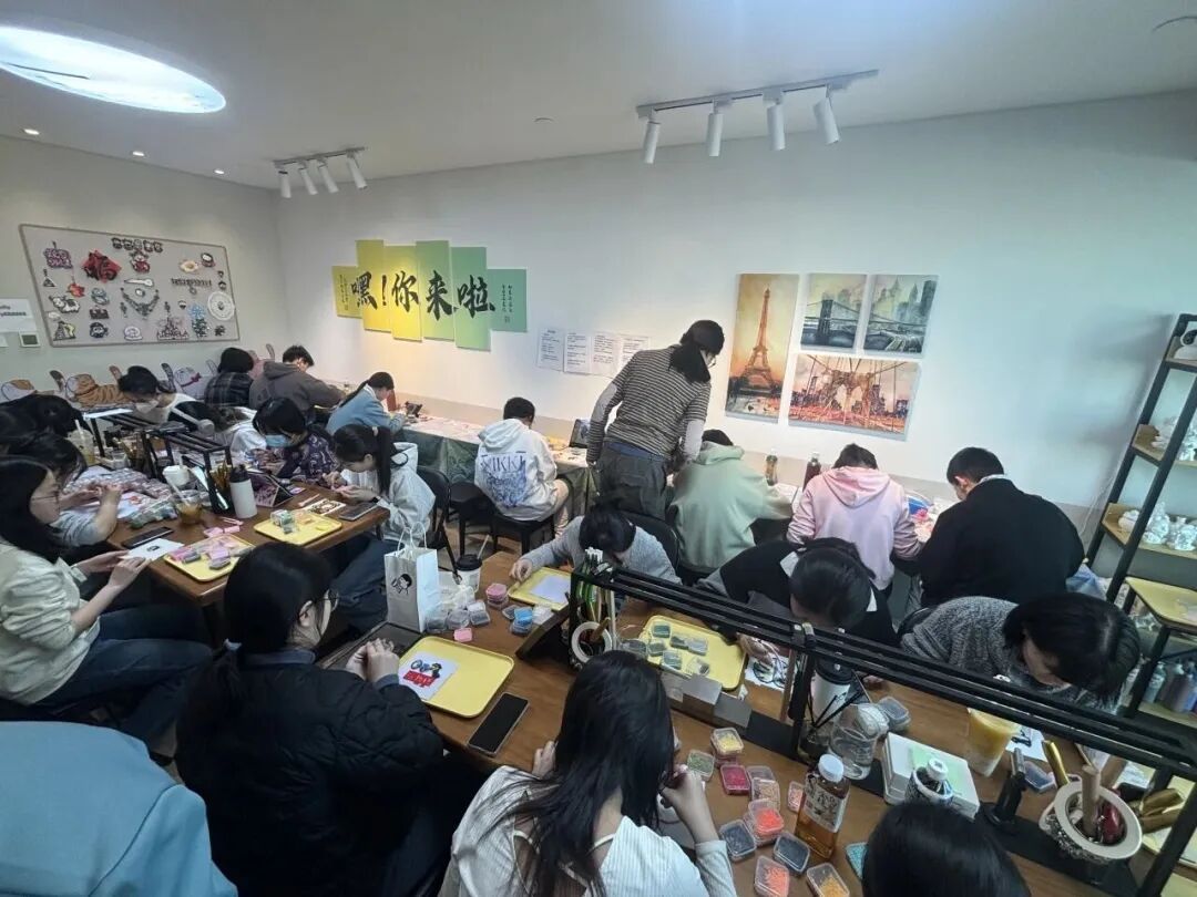 从上午11点到晚上8点,她忘了吃饭,也不感觉累,只觉得还没拼够…… 从上午11点到晚上8点,她忘了吃饭,也不感觉累,只觉得还没拼够……