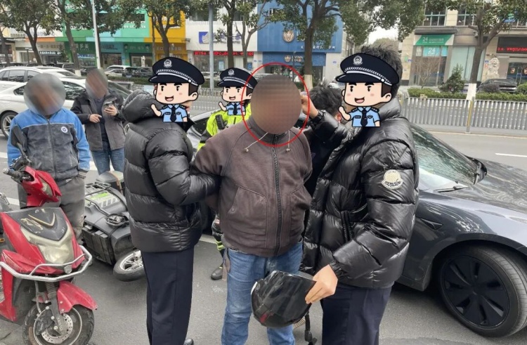 一个月内连“撞”15次!碰瓷诈骗男子被刑拘 一个月内连“撞”15次!碰瓷诈骗男子被刑拘