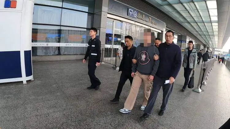 上海一摄影博主破解无人机超高“黑飞”50余次被刑拘