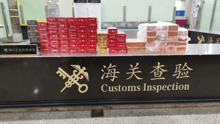 85条,共计17000支!福州海关在一旅客行李内查获卷烟 85条,共计17000支!福州海关在一旅客行李内查获卷烟