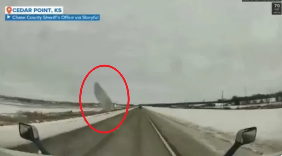 美国东北部遭遇“炸弹气旋”!网友:这里是“北美宁古塔”? 美国东北部遭遇“炸弹气旋”!网友:这里是“北美宁古塔”?