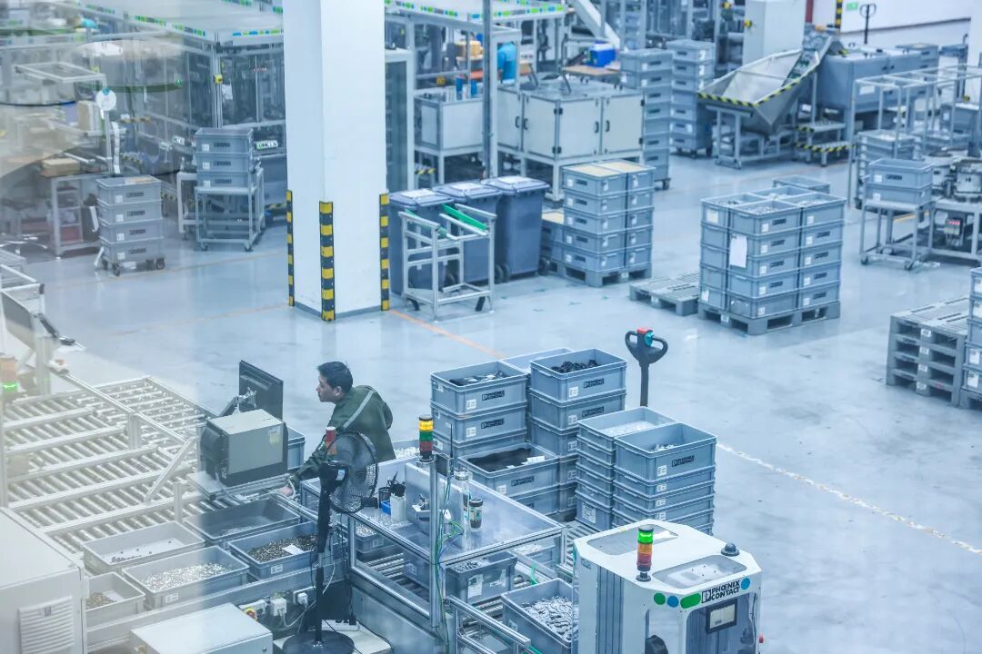 订单爆满！南京这座超级工厂，上百条产线满负荷运转