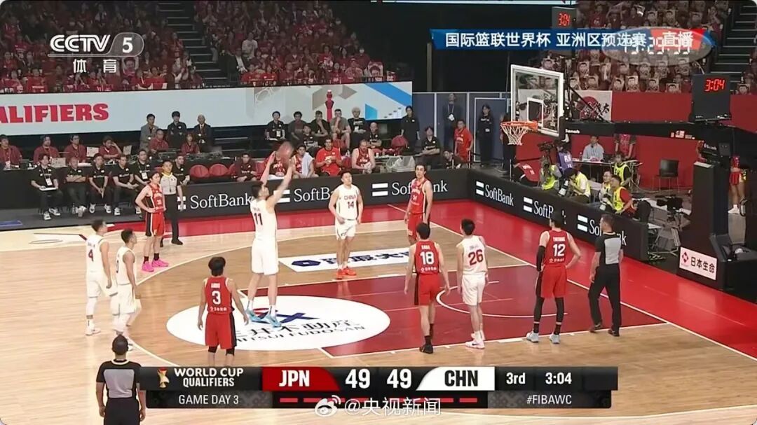 逆转战胜日本队！中国男篮半场落后14分，在日本主场上演绝地反击