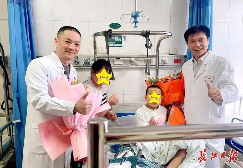 7月大女婴不慎跌入床边的开水锅，10岁时双腿严重畸形，母亲发声